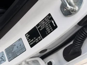 Car image 27