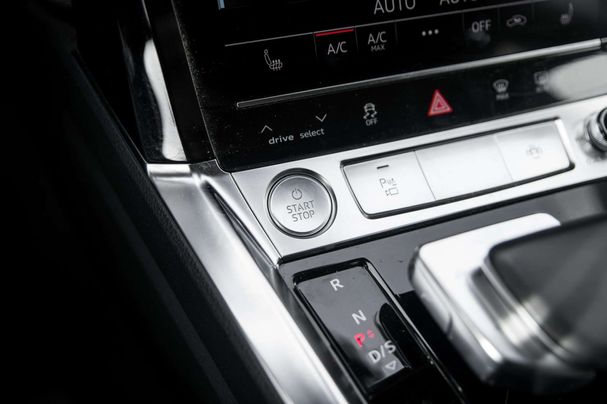 Audi e-tron 55 quattro Advanced 300 kW image number 21