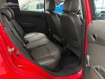 Car image 19
