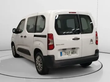 Car image 4