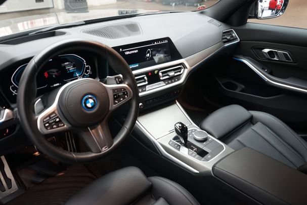 BMW 330 Touring e M Sport xDrive 216 kW image number 8