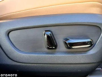 Car image 40