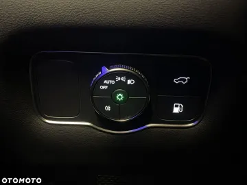 Car image 40