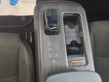 Car image 29