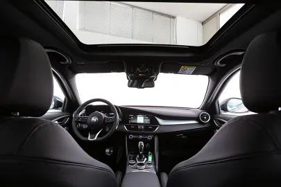 Car image 16
