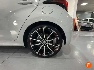 Car image 19