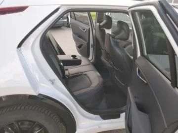 Car image 30