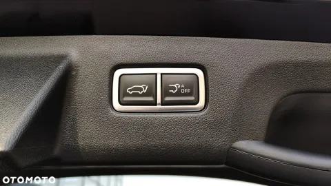 Car image 35
