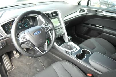 Car image 12