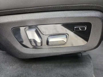 Car image 44