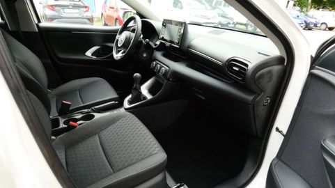 Car image 9