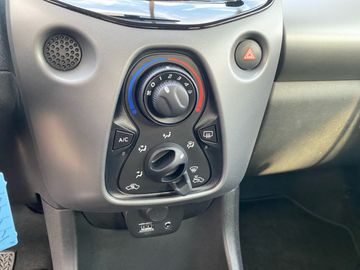 Car image 25