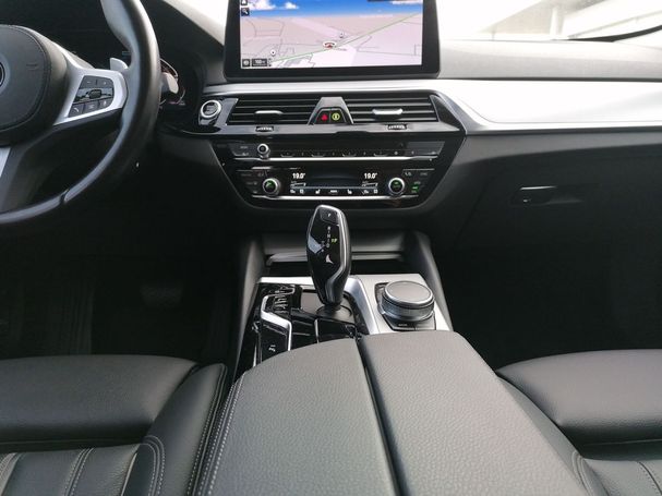 BMW 520d Touring 140 kW image number 11