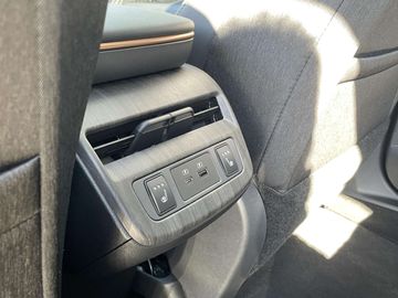 Car image 36