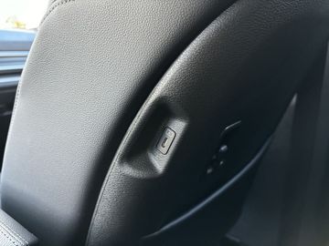 Car image 33