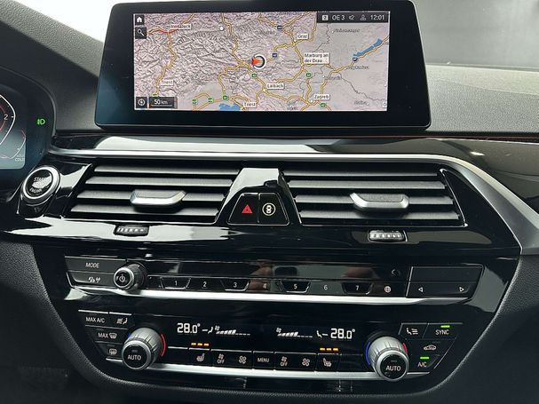 BMW 520d Touring xDrive 140 kW image number 45