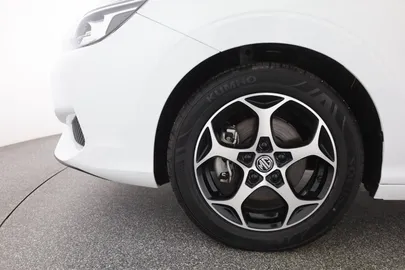 Car image 30