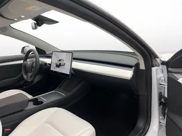 Car image 34
