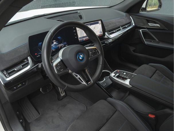 BMW iX2 xDrive30 M Sport Pro 230 kW image number 13