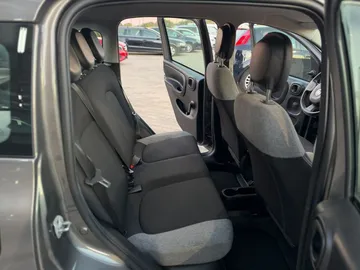 Car image 15