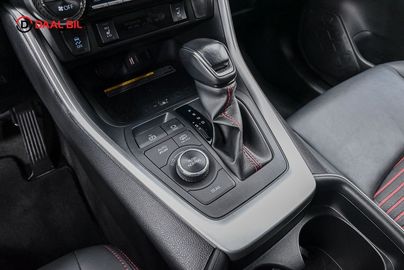 Car image 30