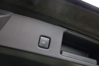 Car image 38