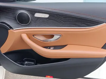 Car image 38