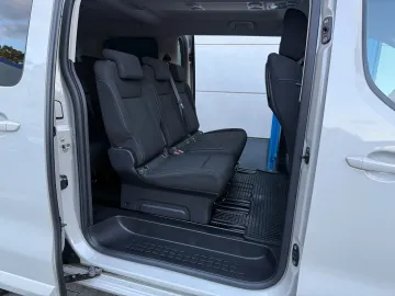 Car image 29