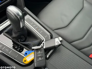 Car image 35