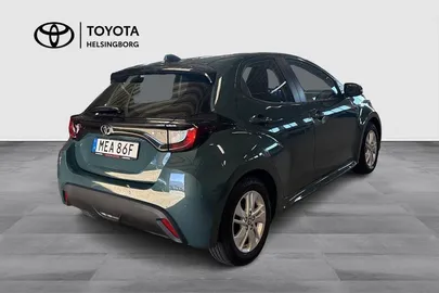Car image 2