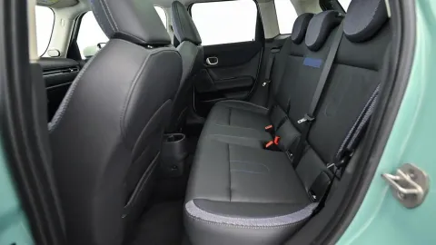 Car image 25