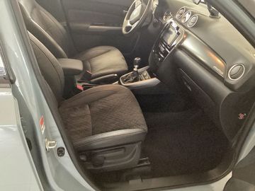 Car image 12