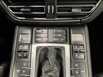 Car image 35