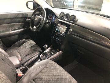 Car image 14