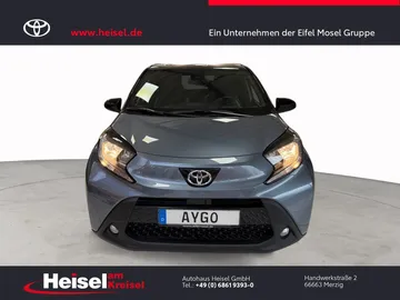 Car image 3