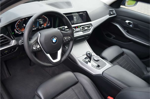 BMW 320i Touring 135 kW image number 4