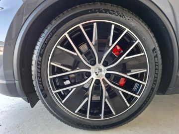 Car image 34