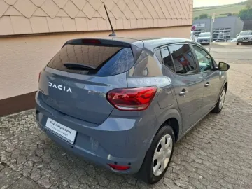 Car image 4