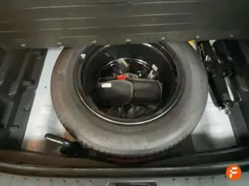 Car image 26