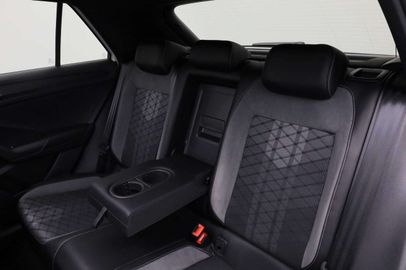 Car image 37