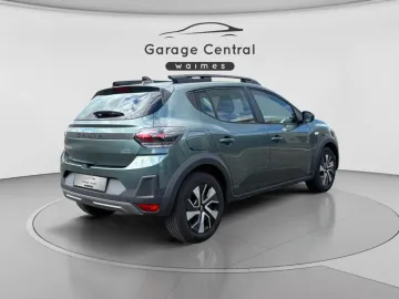 Car image 3