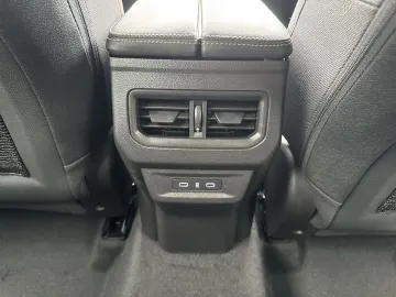 Car image 34