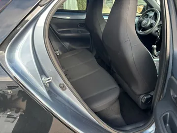 Car image 14