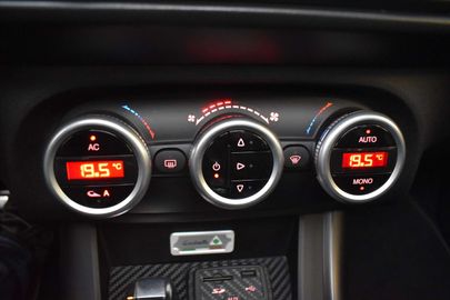 Car image 32