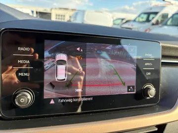 Car image 28