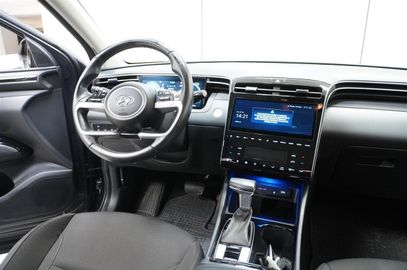 Car image 12