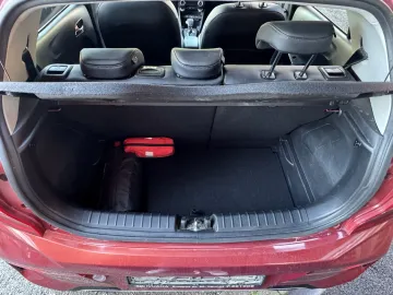 Car image 29