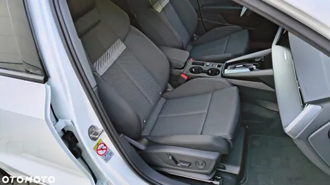 Car image 40
