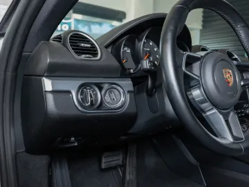Car image 28
