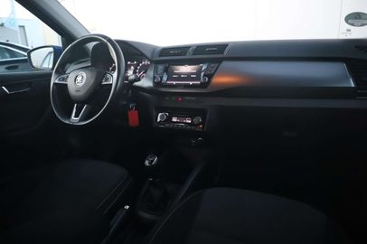 Car image 14